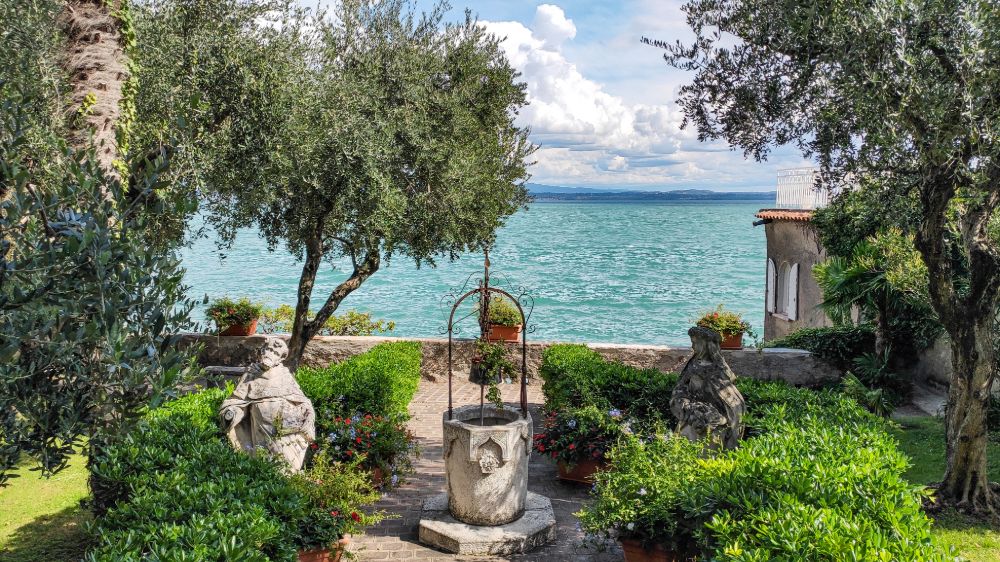 Sirmione na břehu Lago di Garda