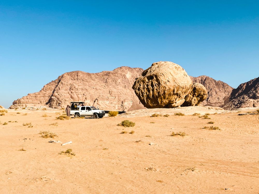 Kolik stojí jeep tour (2 days, 1 night) ve Wadi Rum